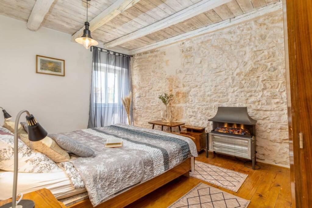 Casa Di Pietra Matelici Villa Divšići Exteriör bild