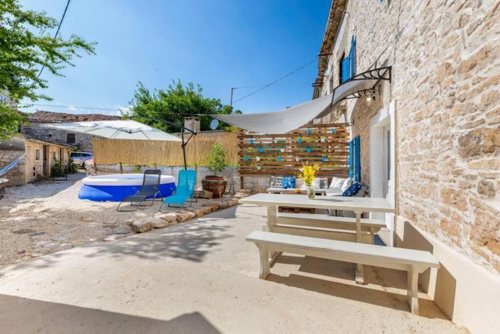 Casa Di Pietra Matelici Villa Divšići Exteriör bild