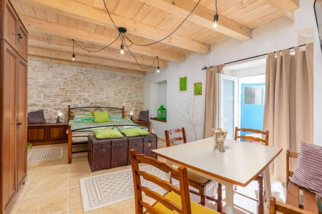 Casa Di Pietra Matelici Villa Divšići Exteriör bild