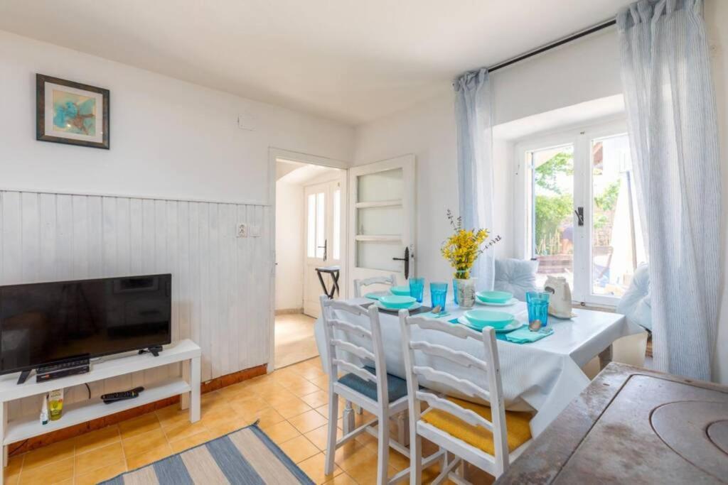 Casa Di Pietra Matelici Villa Divšići Exteriör bild