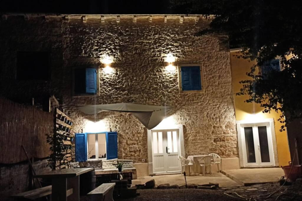 Casa Di Pietra Matelici Villa Divšići Exteriör bild