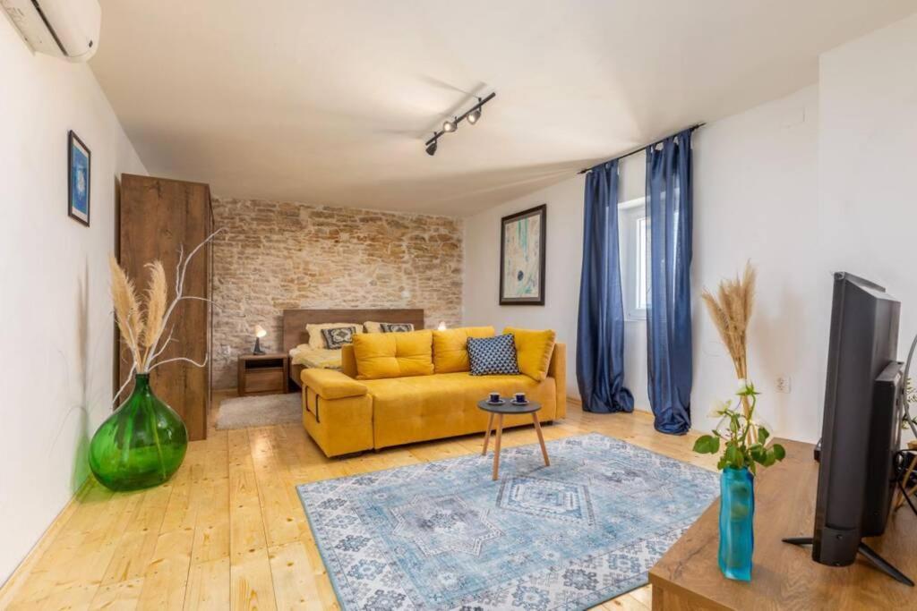 Casa Di Pietra Matelici Villa Divšići Exteriör bild