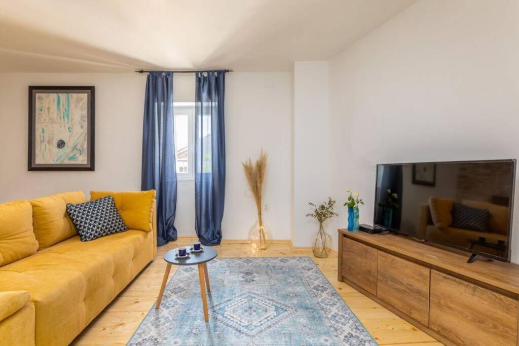 Casa Di Pietra Matelici Villa Divšići Exteriör bild