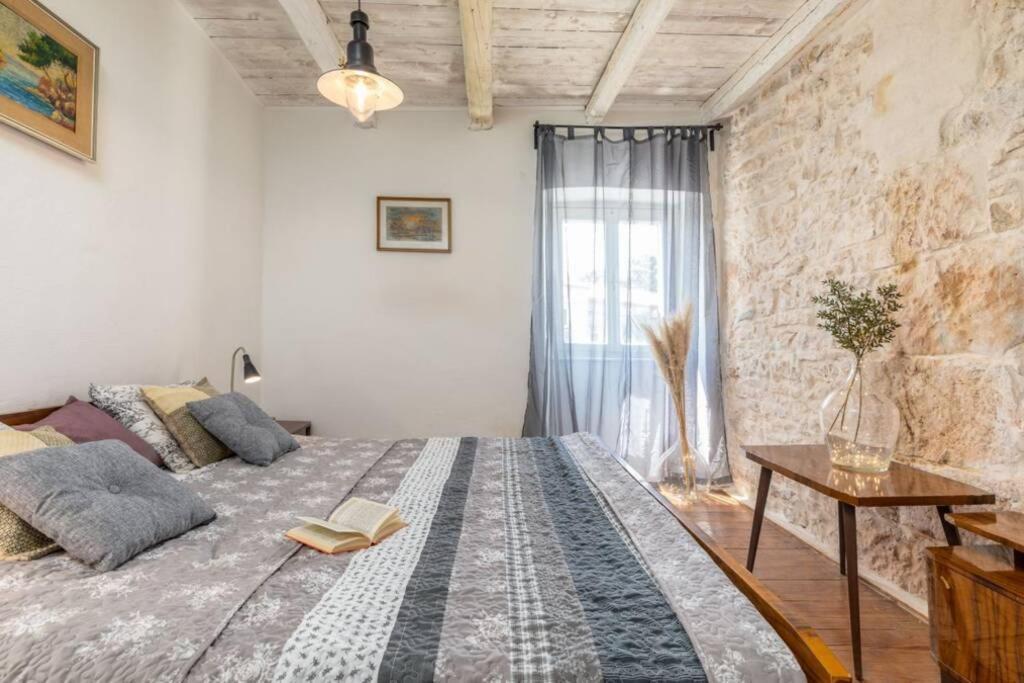 Casa Di Pietra Matelici Villa Divšići Exteriör bild